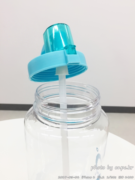 하루2리터 물마시기의 시작! 대용량 2리터 빨대물병 구입개봉기 - 10˚C 2리터 빨대 물병 민트!! 구입 및 개봉사용기입니다. 대용량 2리터 빨대물병 구입개봉기