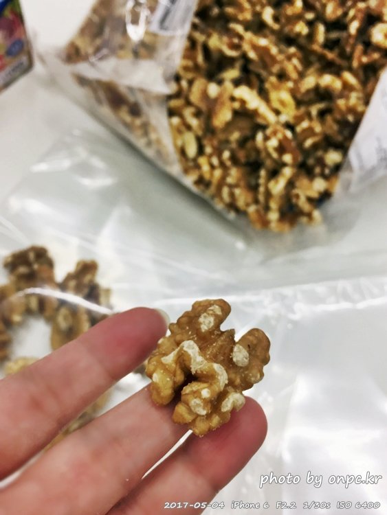 가성비 좋은 대용량 포장의 코스트코 호두 - 호두(WALNUTS) 앞면 가성비 좋은 대용량 포장의 코스트코 호두