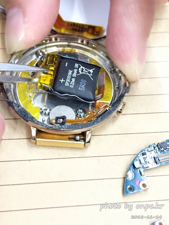 페블(pebble)타임 라운드 스마트워치 배터리 자가 교체와 장단점 - 벌써 2년 이라는 시간이 지났네요. 알리 스마트워치 배터리 자가수리