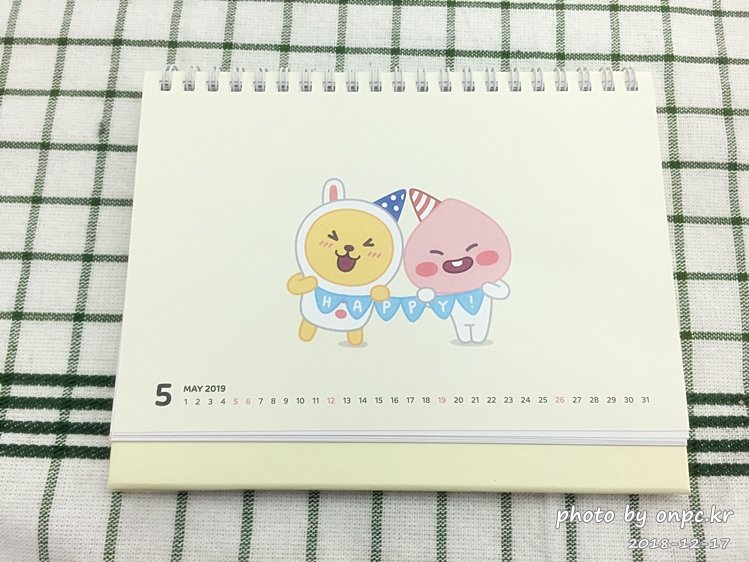 2019년을 맞을 준비의 첫 단계 - 카카오프렌즈의 여덟 친구들이 그려진 2019 캘린더 카카오 프렌즈 캐릭터 탁상 달력 구입기