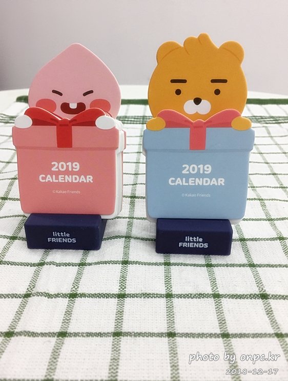 2019년을 맞을 준비의 첫 단계 - 카카오프렌즈의 여덟 친구들이 그려진 2019 캘린더 카카오 프렌즈 캐릭터 탁상 달력 구입기