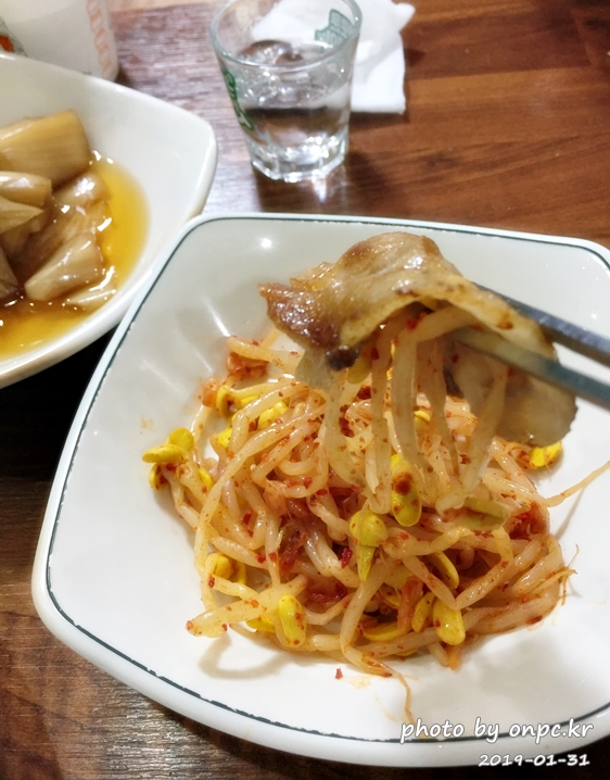 대패삼겹살+왕새우+전복을 삼합으로 즐길 수 있는 별난 고기집 - 별난 고기집의 차림표. 대패삼겹살+왕새우+전복을 삼합으로 즐길 수 있는 별난 고기집
