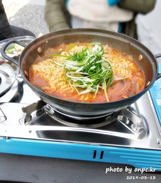 불판 포함 넉넉한 크기의 맥스 투버너 휴대용가스렌지 - 온라인에서 구입하고 택배로 배송 받았어요. 맥스 투버너 휴대용가스렌지 구입사용기