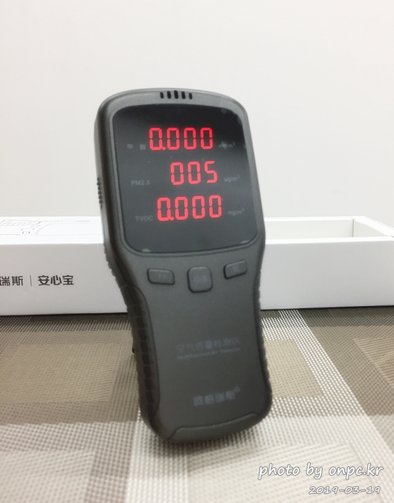 칼더(KHALDER) 미세먼지 공기질 측정기 개봉과 사용해보고서. - 포름알데히드, 황사, 미세먼지, 휘발성 유기 화합물 3가지를 측정해주는 공기질 측정기. 칼더(KHALDER) 미세먼지 공기질 측정기