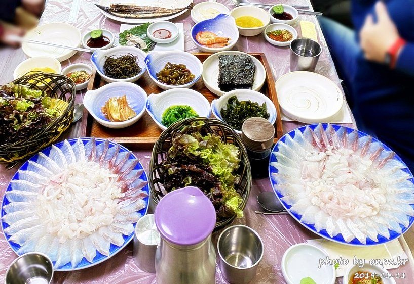 [경주감포맛집] 싱싱한 회에 신선한 해초를 듬뿍~ 경주 바닷가 감포횟집