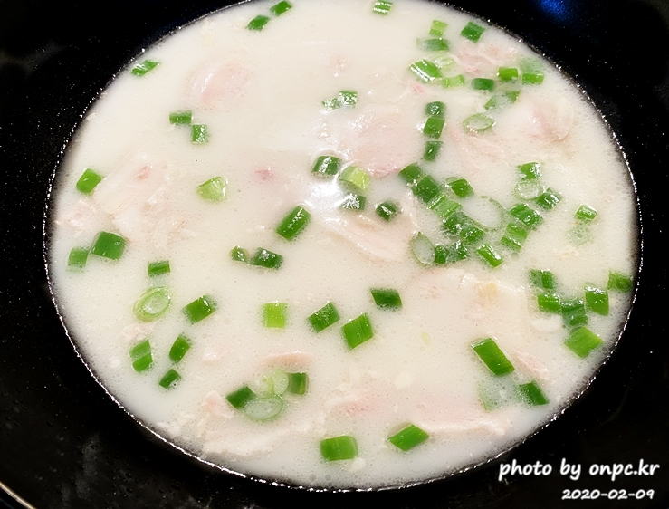 오뚜기 부산식 돼지국밥 곰탕(OTTOGI PREMIUM PORK BONE SOUP)