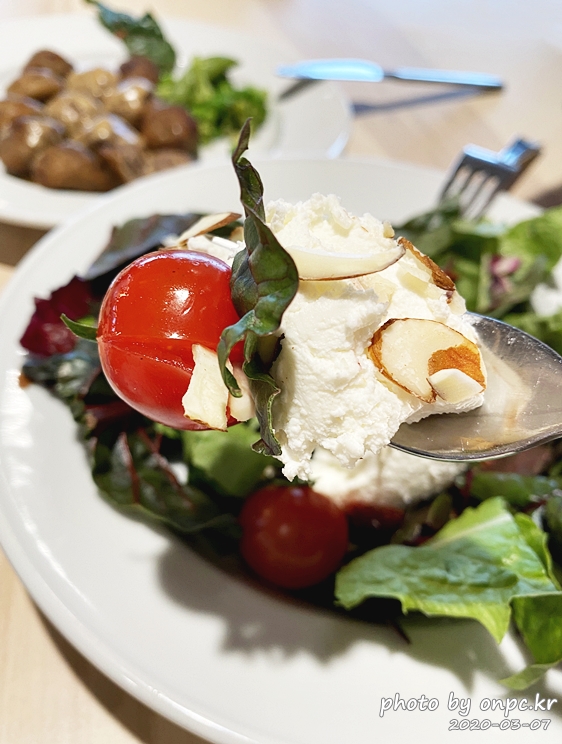 이케아동부산레스토랑 리코타 치즈 샐러드(Ricotta Cheese Salad)