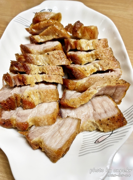 저탄수고지방(LCHF) 다이어트 식단의 계란 김밥과 삼겹 튀김, 코코넛 치킨 - 저탄수화물 고지방 식단의 영양섭취 비율 저탄수화물 고지방(LCHF) 통삼겹살 튀김 수육