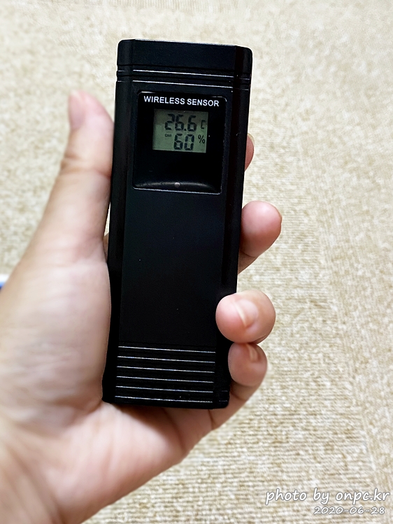 여름&장마철 필수품! 실 내외 온도, 습도 체크로 쾌적하게 보내세요. - 무선으로 실 내외 온도와 습도를 정확히 체크하고 에어컨과 제습기 사용을 미리 예측해서 쾌적하게 사용할 수 있습니다. 디지털 무선실내외온도습도계