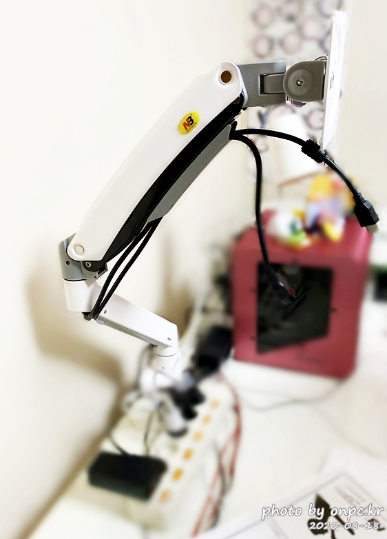 NB F100A 모니터암 거치대(NB Monitor arm)
