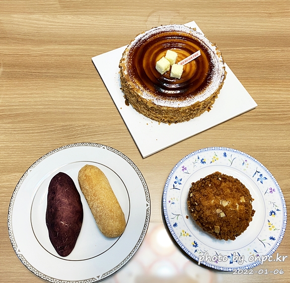 명인 빵집 '랑콩뜨레' 울산 본점 다녀왔어요. - 랑콩뜨레는 경주점과 울산점이 있고 경주점은 핫한 황리단길과 황성동에 위치해 경주 대표 빵집 중 한 곳입니다. 명인빵집 랑콩뜨레 울산본점