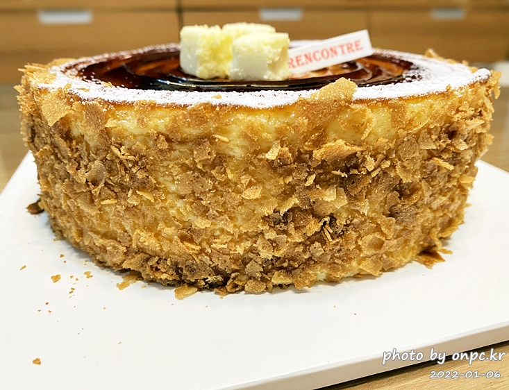 명인 빵집 '랑콩뜨레' 울산 본점 다녀왔어요. - 랑콩뜨레는 경주점과 울산점이 있고 경주점은 핫한 황리단길과 황성동에 위치해 경주 대표 빵집 중 한 곳입니다. 명인빵집 랑콩뜨레 울산본점 치즈케이크