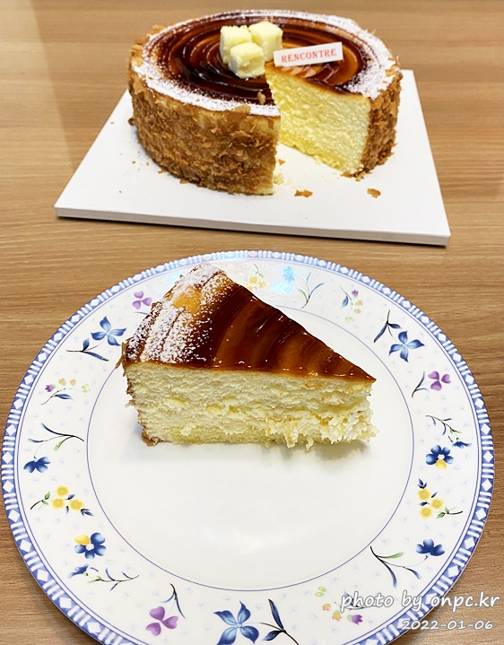 명인 빵집 '랑콩뜨레' 울산 본점 다녀왔어요. - 랑콩뜨레는 경주점과 울산점이 있고 경주점은 핫한 황리단길과 황성동에 위치해 경주 대표 빵집 중 한 곳입니다. 명인빵집 랑콩뜨레 울산본점 치즈케이크