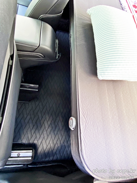 테슬라 모델 Y 전용 차박매트리스(Tesla Model Y private Foam Mattress)
