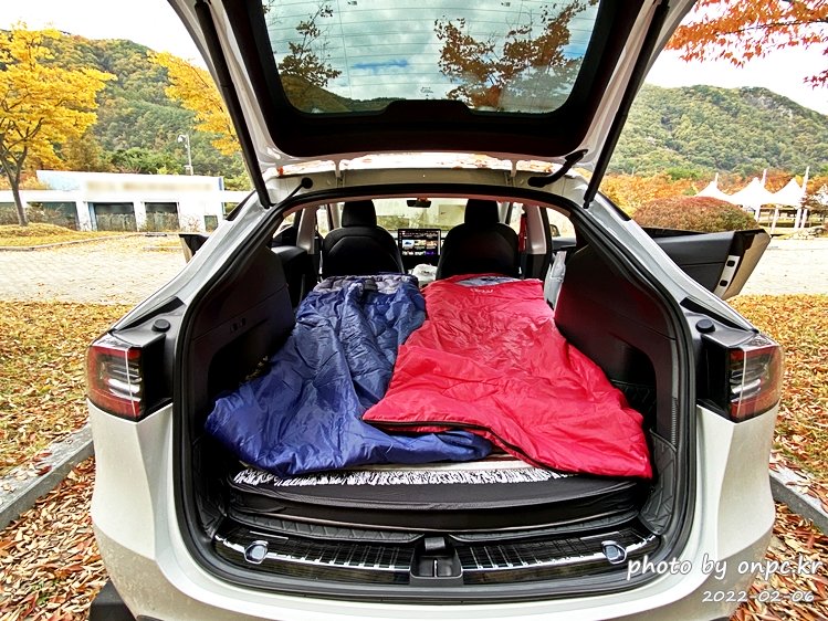 테슬라 모델 Y 전용 차박매트리스(Tesla Model Y private Foam Mattress)
