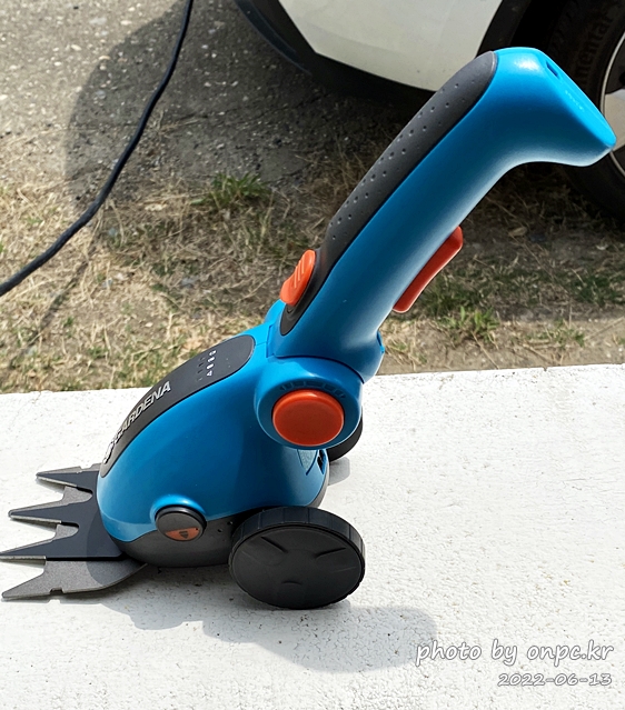 가데나 충전식 핸디형 잔디깎기&핸들스틱 포함