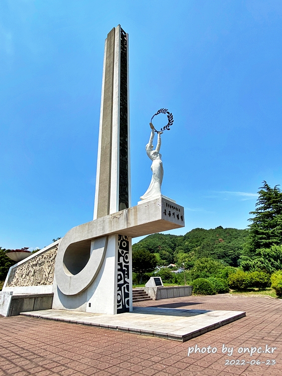 섬진강휴게소 남해고속도로완공기념탑