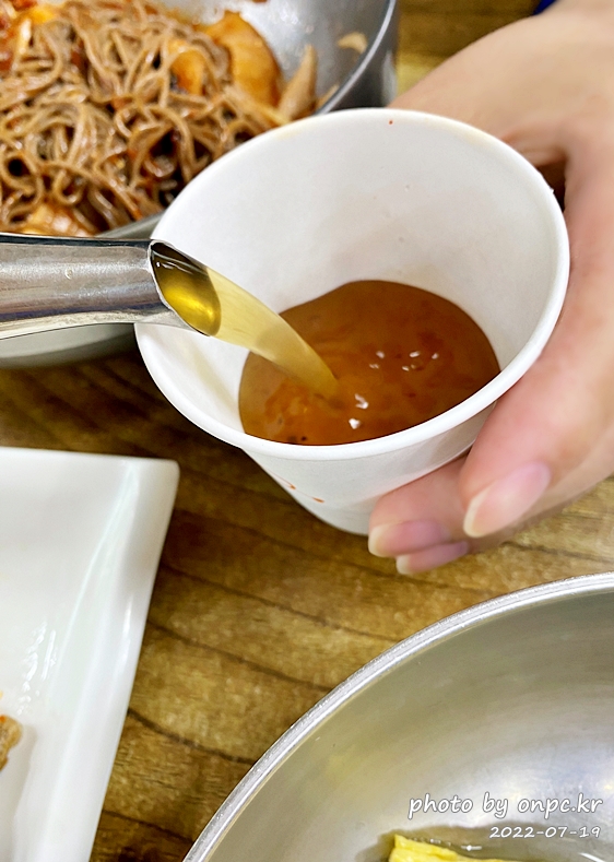 시원한 막국수 한 그릇~ 메밀 막국수의 매력에 빠졌어요. - 강원도 춘천이 아닌 울산에서 순메밀 막국수를 맛볼 수 있는 식당이 있어 다녀왔습니다. 순메밀막국수 울산황정숙막국수 비빔막국수