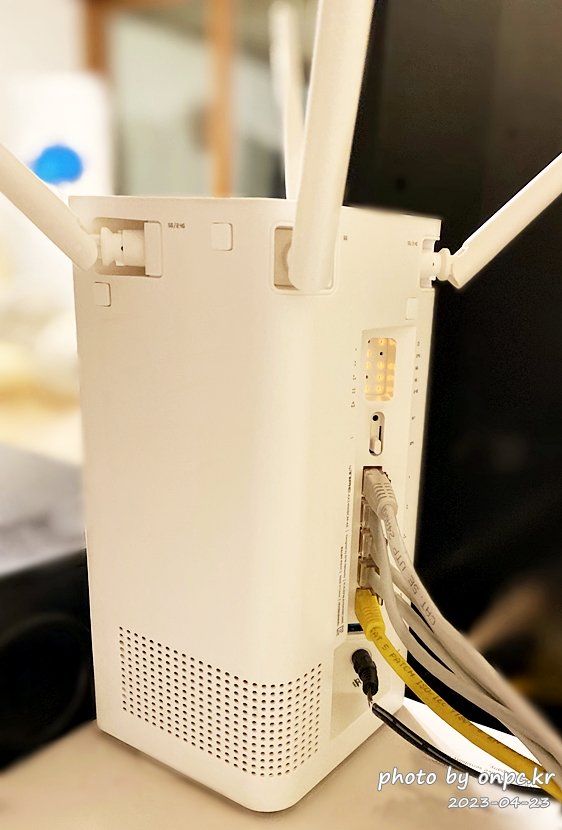 유무선공유기 ipTIME AX5400BCM-6E로 교체했어요. - 이번 기회에 공유기를 새로 사야겠단 생각에 제품을 알아보고 고민 끝에 얼마 전 출시된 ipTime 유무선 공유기로 교체했어요. ipTIME AX5400BCM-6E 유무선공유기 설치완료