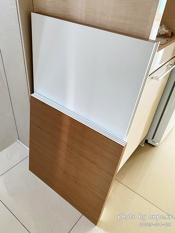 베란다와 집안의 부족한 수납을 조립 선반으로 해결했어요~ - 수납장에는 캠핑 물건과 자주 사용하지 않지만 꼭 필요한 짐들을 보관할 계획입니다. 베란다팬트리조립선반 구입과설치 활용기
