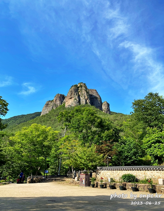 청송 주왕산국립공원 대전사에서 본 주왕산암봉