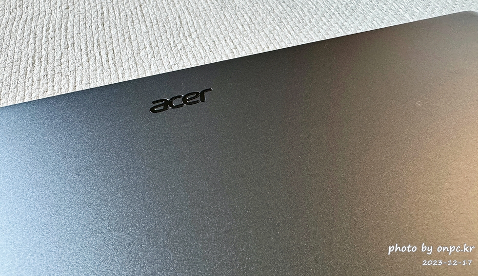 가성비 좋은 노트북! 에이서 스위프트 Go 14 개봉 간단리뷰! - 기존에 사용하던 노트북은 19년도에 구입해서 잘 사용했던 LG 그램 17인치!! 노트북입니다. 얼마 전 당근으로 정리했어요~ ㅎLG 그램은 업무용으로 회의나 출장에서 주로 사용했는데 새로 살 노트북은 업무, 여가 등 게임도 가능해서 다양하게 활용할 노트북으로 구매 하려 합니다.그러면서 가격은 적당하고 성능은 괜찮은~! 그래서 가성비 좋은 노트북을 찾게 되었어요.물론 예산 투자만큼 노트북 성능이나 브랜드는 다양해지겠지만 예산 범위 내에서 가장 적합한 모델을 찾아야 했어요~ ㅎ 에이서 스위프트 Go 14 개봉 리뷰