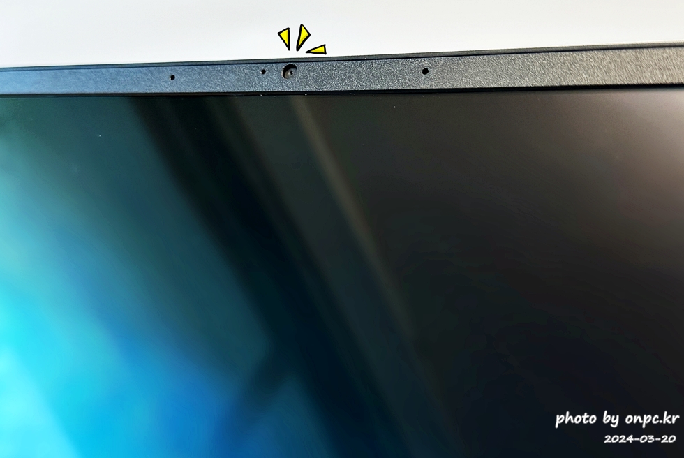 가성비 좋은 노트북! 에이서 스위프트 Go 14 개봉 간단리뷰! - 기존에 사용하던 노트북은 19년도에 구입해서 잘 사용했던 LG 그램 17인치!! 노트북입니다. 얼마 전 당근으로 정리했어요~ ㅎLG 그램은 업무용으로 회의나 출장에서 주로 사용했는데 새로 살 노트북은 업무, 여가 등 게임도 가능해서 다양하게 활용할 노트북으로 구매 하려 합니다.그러면서 가격은 적당하고 성능은 괜찮은~! 그래서 가성비 좋은 노트북을 찾게 되었어요.물론 예산 투자만큼 노트북 성능이나 브랜드는 다양해지겠지만 예산 범위 내에서 가장 적합한 모델을 찾아야 했어요~ ㅎ 에이서 스위프트 Go 14 카메라