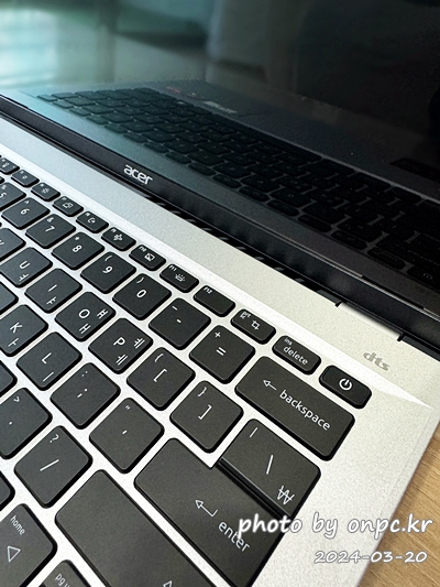 가성비 좋은 노트북! 에이서 스위프트 Go 14 개봉 간단리뷰! - 기존에 사용하던 노트북은 19년도에 구입해서 잘 사용했던 LG 그램 17인치!! 노트북입니다. 얼마 전 당근으로 정리했어요~ ㅎLG 그램은 업무용으로 회의나 출장에서 주로 사용했는데 새로 살 노트북은 업무, 여가 등 게임도 가능해서 다양하게 활용할 노트북으로 구매 하려 합니다.그러면서 가격은 적당하고 성능은 괜찮은~! 그래서 가성비 좋은 노트북을 찾게 되었어요.물론 예산 투자만큼 노트북 성능이나 브랜드는 다양해지겠지만 예산 범위 내에서 가장 적합한 모델을 찾아야 했어요~ ㅎ 에이서 스위프트 Go 14 개봉 리뷰