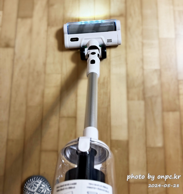가성비 무선청소기 아이닉 i30 아이타워! 개봉과 간단리뷰~ - 유선 청소기만 사용하다가 최근에 무선 청소기로 바꾸면서 여러 제품을 찾아보다 알게 된 가성비 좋은 아이닉 무선 청소기!여러 제품들과 비교해보면 가격대비 브러시 구성도 좋고 흡입력, 기능들도 알차 보이는 제품이었어요.성능은 괜찮고 가격은 저렴하고...! 후기도 좋고 가성비 좋아서 구매하게 되었답니다.구매 후 지금까지 약 6개월 정도 사용해 보며 느낀 장단점 정리해보았어요.구입 당시 제품 구성, 개봉과 사용 리뷰 간단하게 올려봅니다~! 아이닉 무선청소기 i30 아이타워 사용리뷰