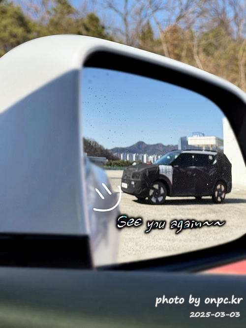 넥쏘 2세대 '이니시움', 고속도로 위장막 테스트카로 포착! - 어느 화창한 날, 고속도로 휴게소 수소 충전소에서 충전을 위해 정차해 있는 테스트카! 예상치 못한 광경을 목격했습니다. 🌞작년 말, 현대자동차에서 공개한 2세대 넥쏘 콘셉트카 '이니시움'의 실물을 마주한 듯한 설렘이 가득했습니다. 🚘 현대수소전기차 넥쏘2세대 위장막테스트카