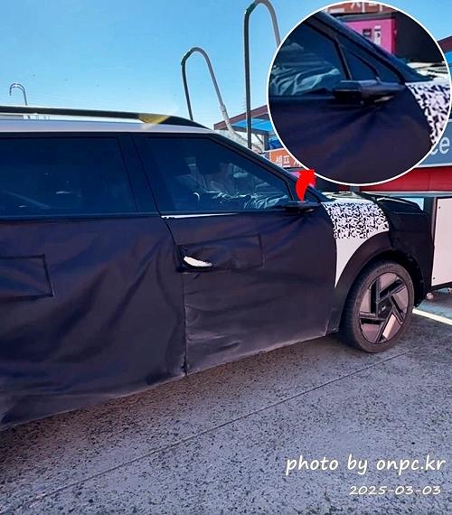 넥쏘 2세대 '이니시움', 고속도로 위장막 테스트카로 포착! - 어느 화창한 날, 고속도로 휴게소 수소 충전소에서 충전을 위해 정차해 있는 테스트카! 예상치 못한 광경을 목격했습니다. 🌞작년 말, 현대자동차에서 공개한 2세대 넥쏘 콘셉트카 '이니시움'의 실물을 마주한 듯한 설렘이 가득했습니다. 🚘 현대수소전기차 넥쏘2세대 위장막테스트카