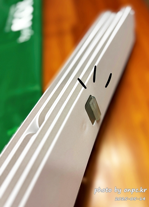 테슬라 모델Y 문콕방지 완성템! 바이콕(bye KOK!) 도어가드 실사용 후기 - 문콕방지 가드(패드)는 차량 도어를 열고 닫을 때 발생할 수 있는 충격으로부터 차량을 보호하는 용품입니다.다양한 종류와 가격대의 제품들이 있는데요~사용목적과 차량 유형, 차량 색상, 도어 형태 등에 따라 적합한 제품을 선택하는 것이 중요합니다. 테슬라 모델Y 문콕방지 완성템! 바이콕(bye KOK!) 도어가드 실사용 후기