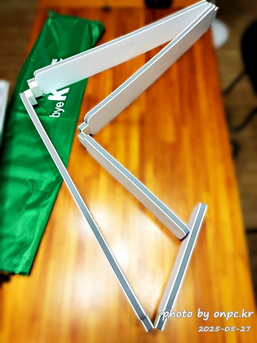 테슬라 모델Y 문콕방지 완성템! 바이콕(bye KOK!) 도어가드 실사용 후기 - 문콕방지 가드(패드)는 차량 도어를 열고 닫을 때 발생할 수 있는 충격으로부터 차량을 보호하는 용품입니다.다양한 종류와 가격대의 제품들이 있는데요~사용목적과 차량 유형, 차량 색상, 도어 형태 등에 따라 적합한 제품을 선택하는 것이 중요합니다. 테슬라 모델Y 문콕방지 완성템! 바이콕(bye KOK!) 도어가드 실사용 후기