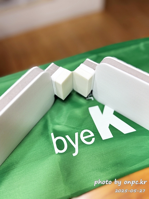 테슬라 모델Y 문콕방지 완성템! 바이콕(bye KOK!) 도어가드 실사용 후기 - 문콕방지 가드(패드)는 차량 도어를 열고 닫을 때 발생할 수 있는 충격으로부터 차량을 보호하는 용품입니다.다양한 종류와 가격대의 제품들이 있는데요~사용목적과 차량 유형, 차량 색상, 도어 형태 등에 따라 적합한 제품을 선택하는 것이 중요합니다. 테슬라 모델Y 문콕방지 완성템! 바이콕(bye KOK!) 도어가드 실사용 후기