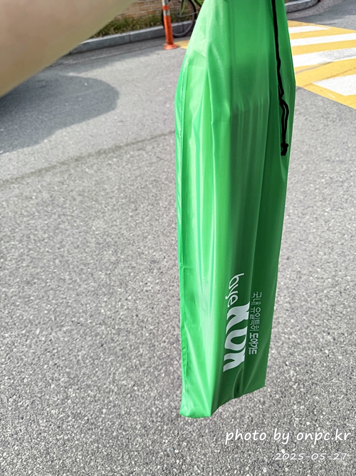 테슬라 모델Y 문콕방지 완성템! 바이콕(bye KOK!) 도어가드 실사용 후기 - 문콕방지 가드(패드)는 차량 도어를 열고 닫을 때 발생할 수 있는 충격으로부터 차량을 보호하는 용품입니다.다양한 종류와 가격대의 제품들이 있는데요~사용목적과 차량 유형, 차량 색상, 도어 형태 등에 따라 적합한 제품을 선택하는 것이 중요합니다. 테슬라 모델Y 문콕방지 완성템! 바이콕(bye KOK!) 도어가드 실사용 후기