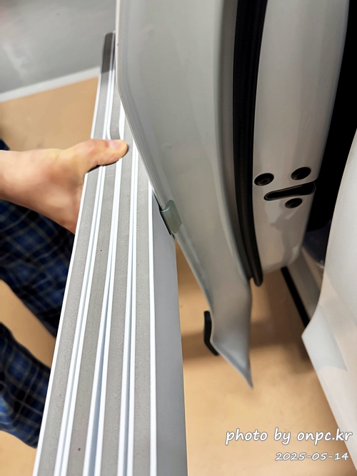 테슬라 모델Y 문콕방지 완성템! 바이콕(bye KOK!) 도어가드 실사용 후기 - 문콕방지 가드(패드)는 차량 도어를 열고 닫을 때 발생할 수 있는 충격으로부터 차량을 보호하는 용품입니다.다양한 종류와 가격대의 제품들이 있는데요~사용목적과 차량 유형, 차량 색상, 도어 형태 등에 따라 적합한 제품을 선택하는 것이 중요합니다. 테슬라 모델Y 문콕방지 완성템! 바이콕(bye KOK!) 도어가드 실사용 후기