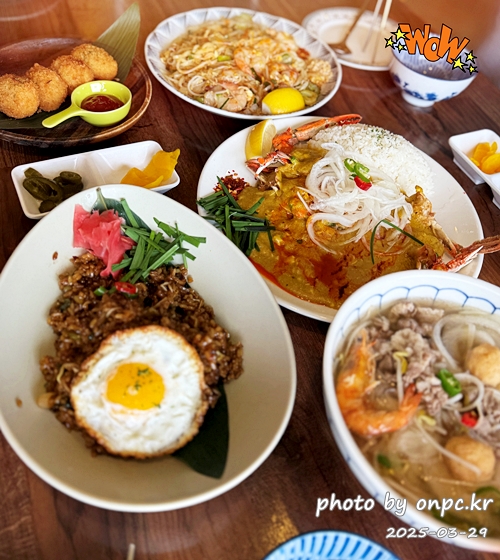 태화강국가정원이 한눈에! 뷰맛집 태국음식 전문점, 바이누사 - 따사로운 봄날, 벚꽃이 만개했던 어느 날, 친구들과의 모임 장소로 태화강국가정원이 한눈에 내려다보이는 뷰 맛집, 바이누사를 찾았어요.'작은 맛의 섬'이라는 이름처럼 소박하지만 정성 가득한 동남아시아 음식과 아름다운 풍경이 어우러진 곳이었답니다. 태화강국가정원이 한눈에! 뷰맛집 태국음식 전문점, 바이누사